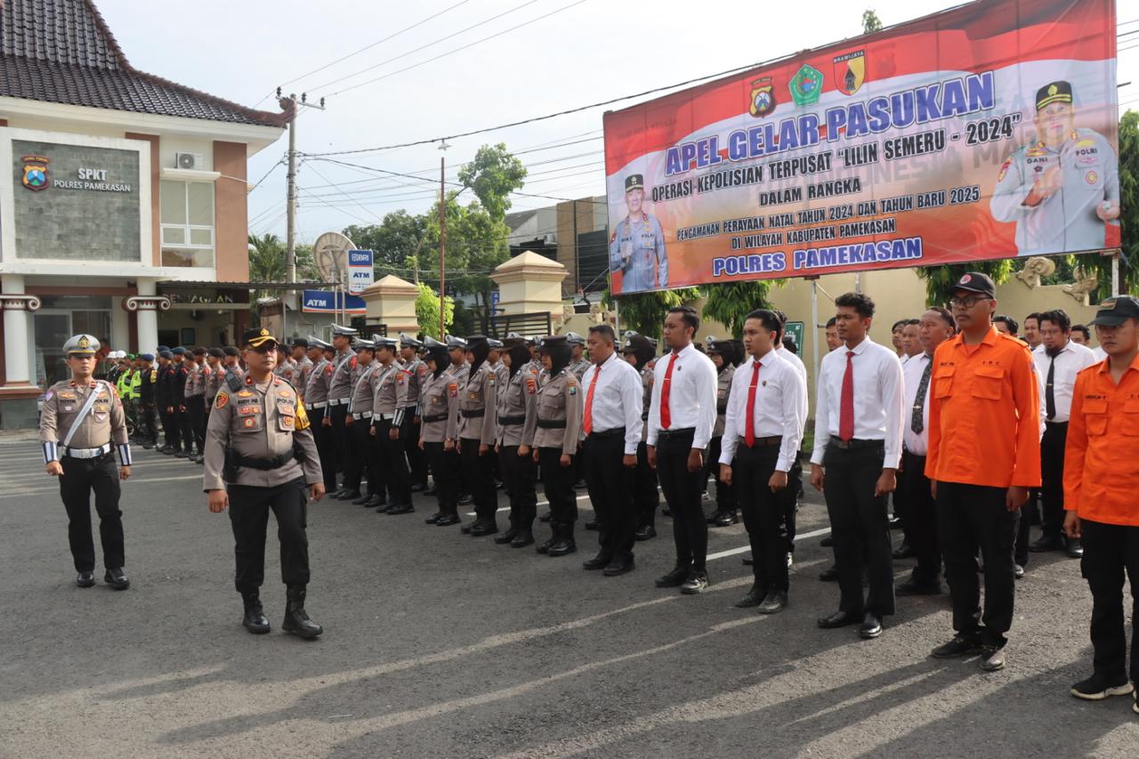 Jelang Perayaan Natal dan Tahun Baru, Pores Pamekasan Menggelar Apel Gelar Pasukan Ops Lilin Semeru 2024